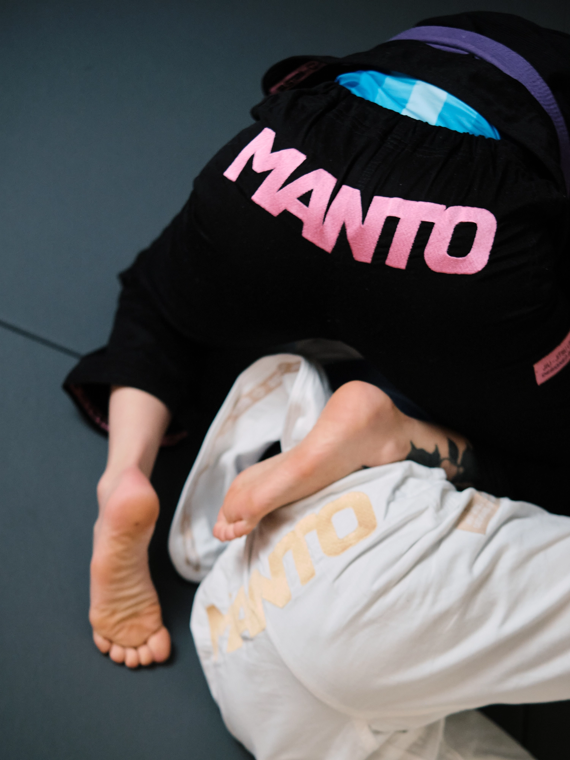 MANTO "RISE 2.0" BJJ GI schwarz-rosa