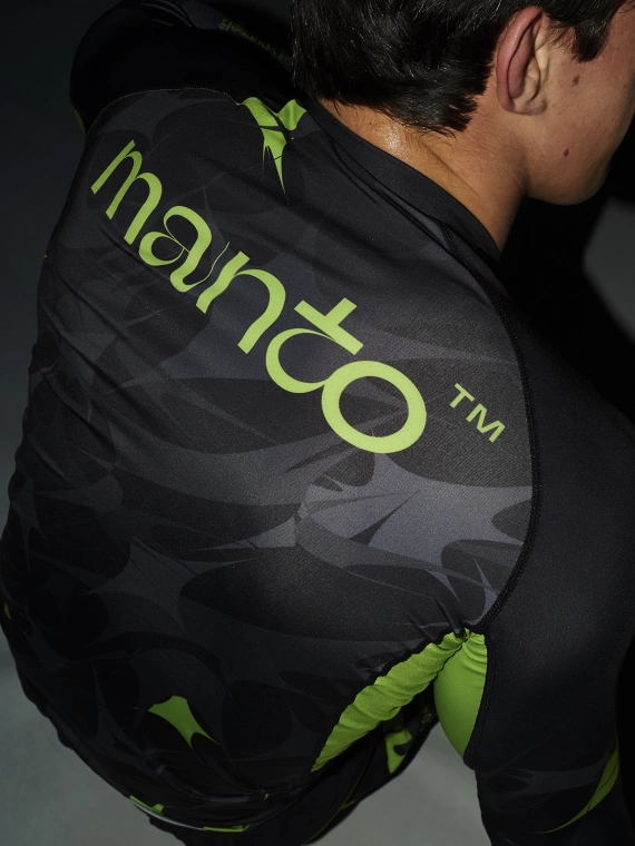 MANTO long sleeve rashguard TERRA black