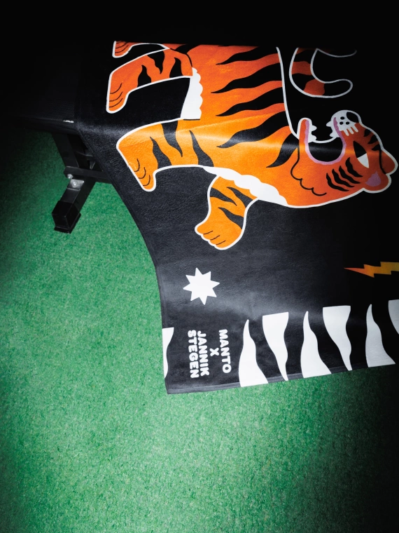 MANTO sports towel TIGER`S TAIL